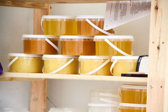 Выбрасываете подгоревший мед? Как спасти глазурь для мяса, если она стала как асфальт