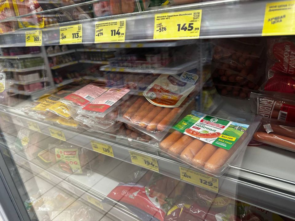 Никакой бумаги, внутри лишь натуральное мясо: названы лучшие марки сосисок и сарделек