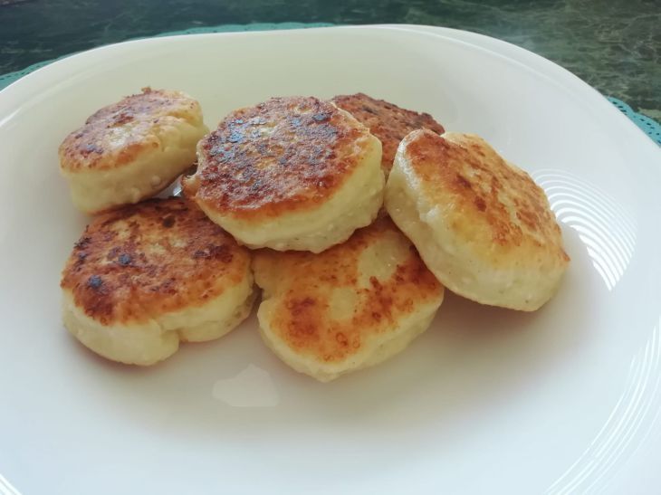 Лакомки оценят. Сырники из рикотты: невероятно нежны, фантастически вкусны, готовятся легко и быстро