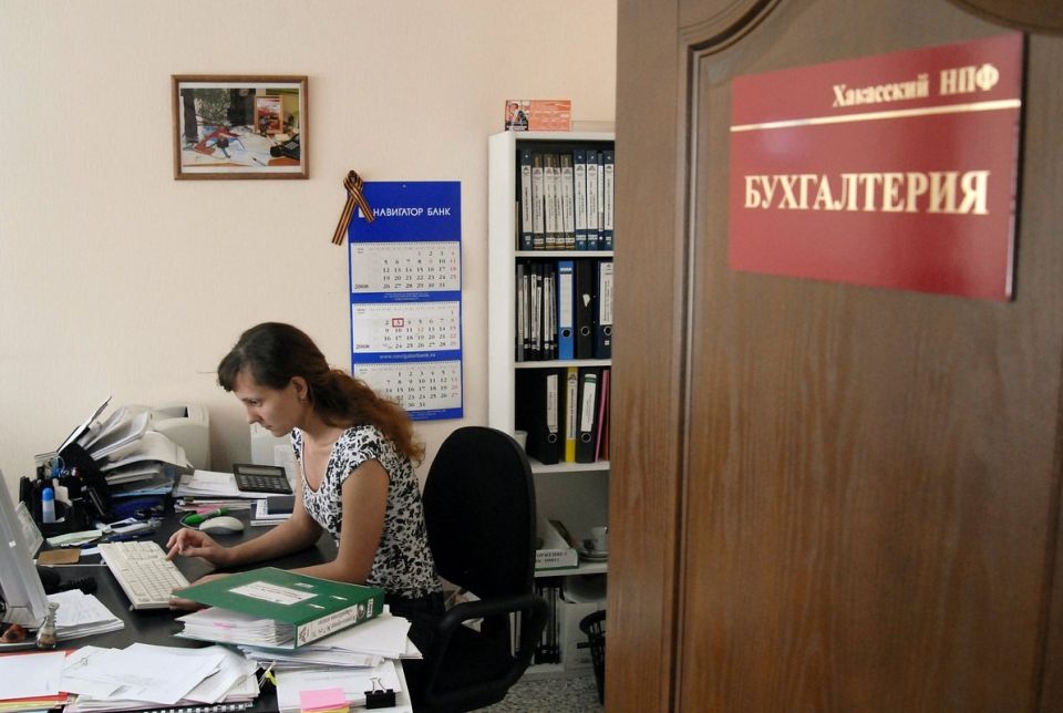 Главбух попала под суд за неправомерное увеличение зарплаты в 15 раз