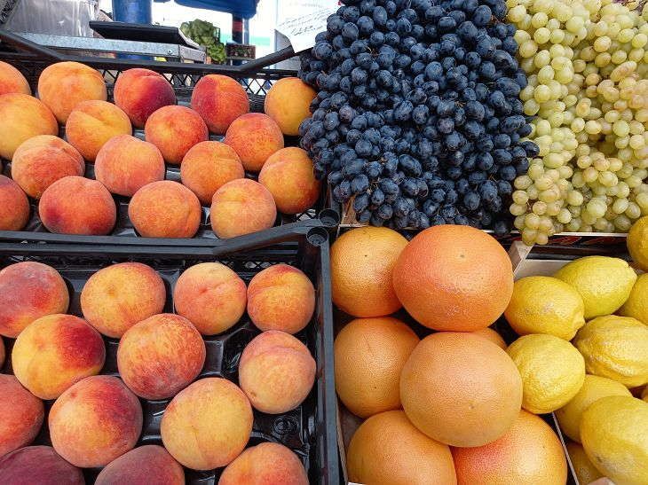 Как правильно хранить фрукты и ягоды, чтобы они не испортились раньше времени: секреты ушлых хозяек