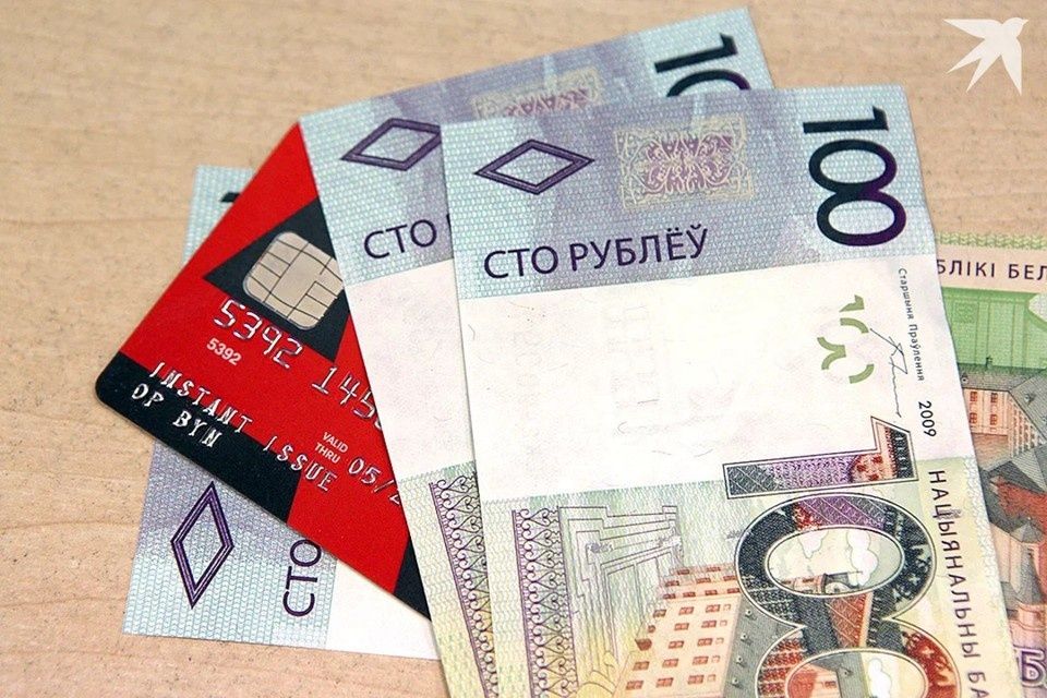 Помощь с уходом за пожилыми: кто и как может получить пособие в 585 рублей?