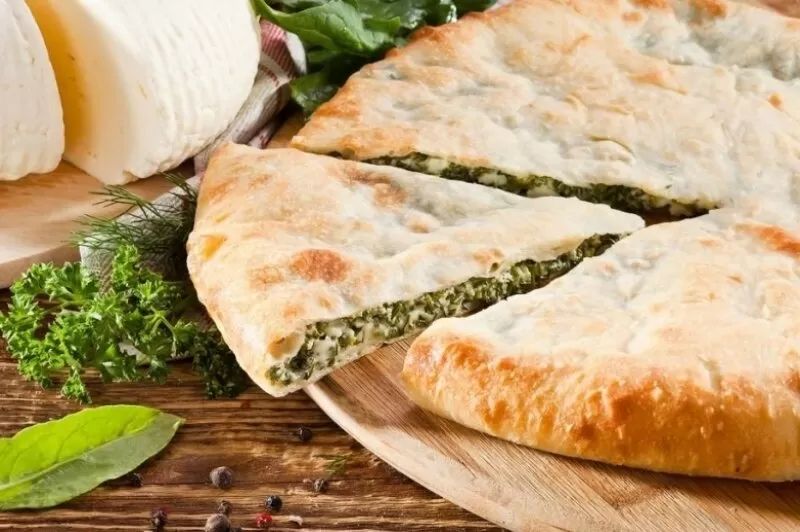 Уютный осетинский пирог с сыром и зеленью: простота и аромат дома