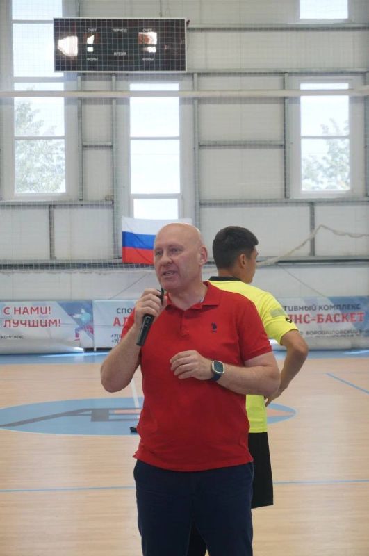 Товарищеский матч по футболу в честь Дня России и Года Защитника Отечества объединил поколения!