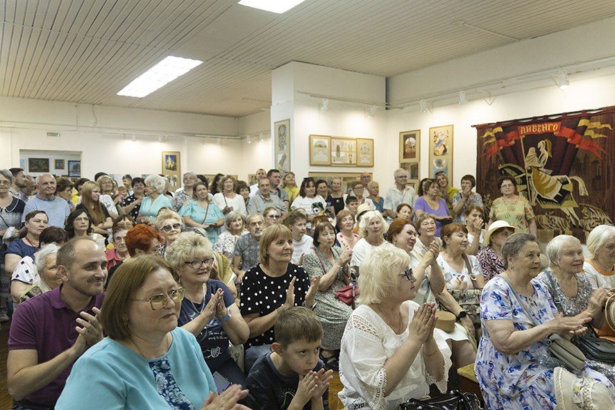 12 июня, в День России, открыли персональную выставку Ирины Бароха &quot;Тебе, Господи!&quot;