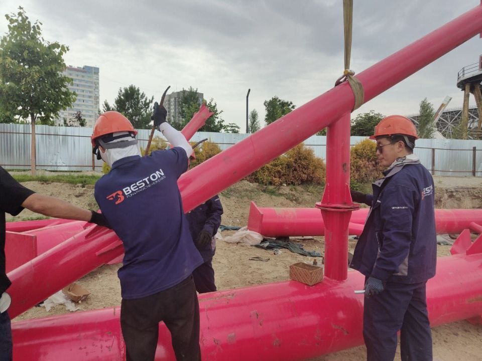 В Центральном парке культуры и отдыха Волгограда начался монтаж «Русских горок»