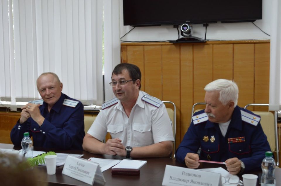 Организацию несения казаками государственной службы по охране общественного порядка на территории региона обсуждали сегодня на заседании рабочей группы в Быковском муниципальном районе