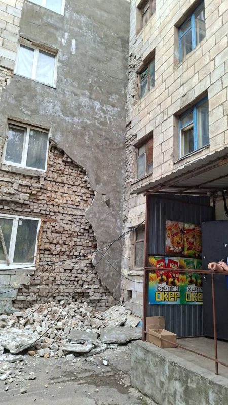 В Волгоградской области обрушился фасад общежития