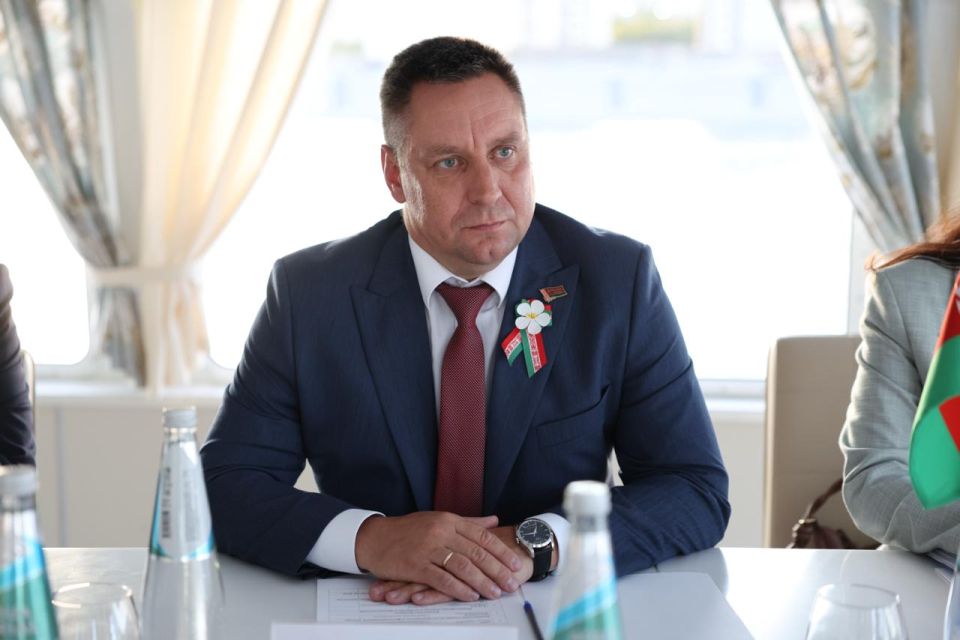 В рамках поездки в Волгоградскую область Оксана Лут провела рабочие встречи с главой Минсельхозпрода Беларуси Юрием Горловым и Министром по промышленности и агропромышленному комплексу ЕЭК Гоар Барсегян