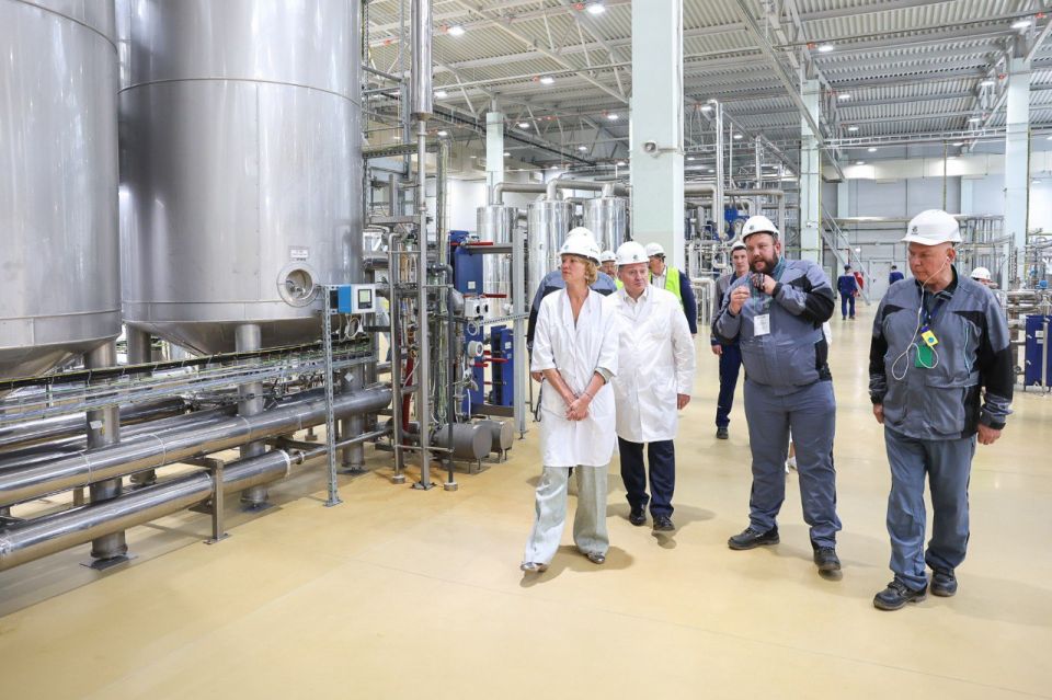 Министр сельского хозяйства России Оксана Лут сегодня проводит день в рабочей поездке по предприятиям Волгоградской области