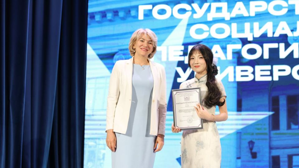 Сегодня в ВолгГТУ были вручены красные дипломы выпускникам бакалавриата и магистратуры, а в ВГСПУ лучших выпускников этого года наградили благодарственными письмами за особые заслуги