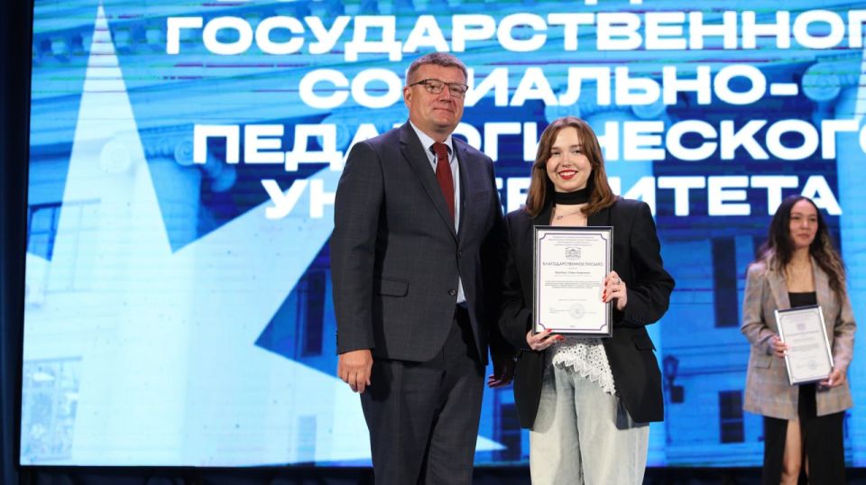 Сегодня в ВолгГТУ были вручены красные дипломы выпускникам бакалавриата и магистратуры, а в ВГСПУ лучших выпускников этого года наградили благодарственными письмами за особые заслуги