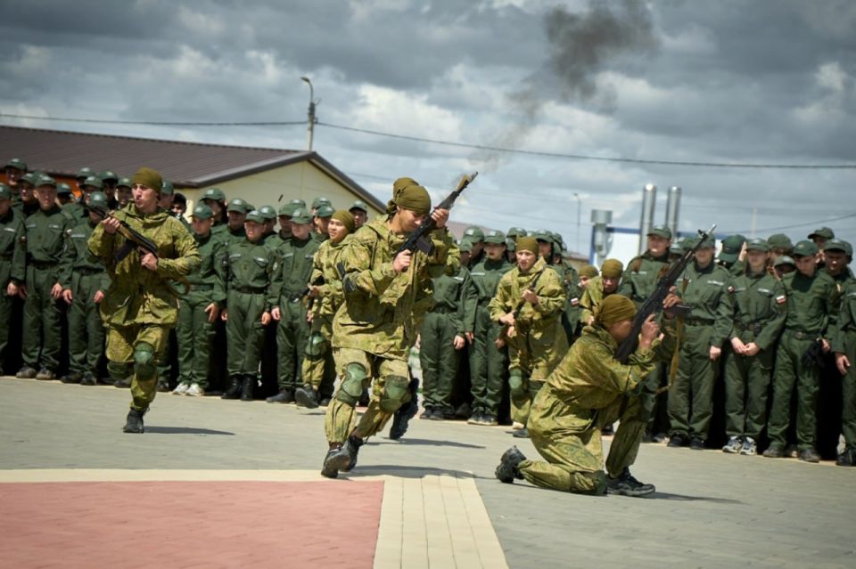 Третья смена «Время юных героев» от Центра «ВОИН» для подростков из семи регионов РФ и Абхазии стартовала в Волгоградской области