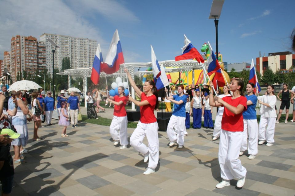 В Дзержинском районе открылся обновленный парк Героев-летчиков