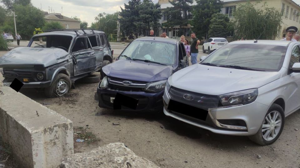 В Ленинске сотрудники Госавтоинспекции устанавливают обстоятельства ДТП