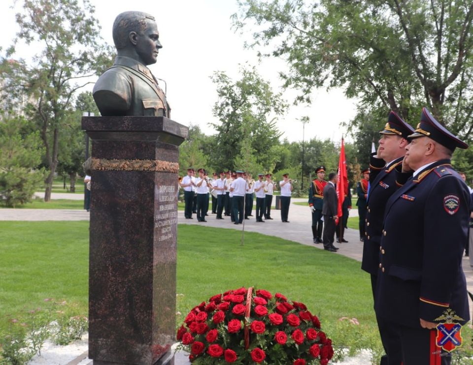 В Волгограде состоялась торжественная церемония открытия бюста генерал-лейтенанта Александра Воронина