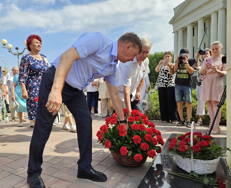 Сегодня в Волжском состоялся торжественный митинг, посвящённый 71-й годовщине со дня основания города