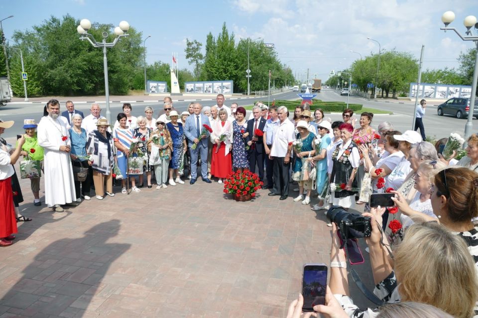 Сегодня в Волжском состоялся торжественный митинг, посвящённый 71-й годовщине со дня основания города