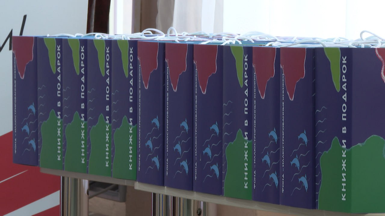 Благотворители передали в школы и детсады Котово книги для слабовидящих детей