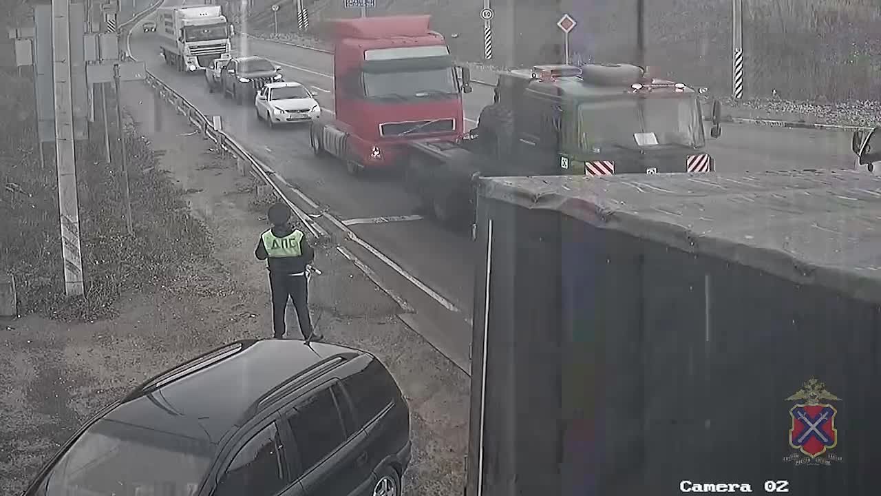 В Камышине полицейские задержали подозреваемого в совершении коррупционного преступления