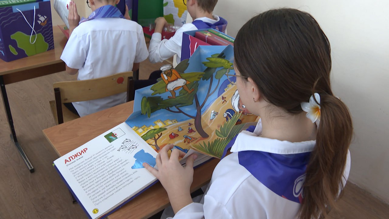 Благотворители передали в школы и детсады Котово книги для слабовидящих детей Благотворители передали в школы и детсады Котово книги для слабовидящих детей