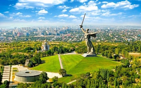 Упавшие обломки БПЛА устроили пожар на подстанции ЛЭП Балашовская в Новониколаевском районе, сообщил Андрей Бочаров