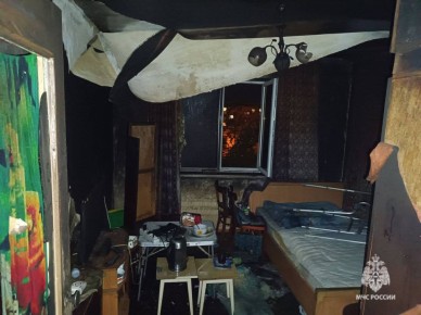 В Волжском пожарные МЧС России спасли 8 человек из горящей пятиэтажки