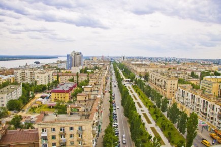 Пожар произошел на одной из подстанций ЛЭП в Новониколаевском районе Волгоградской области из-за падения обломков БПЛА ВСУ, сообщил губернатор Андрей Бочаров
