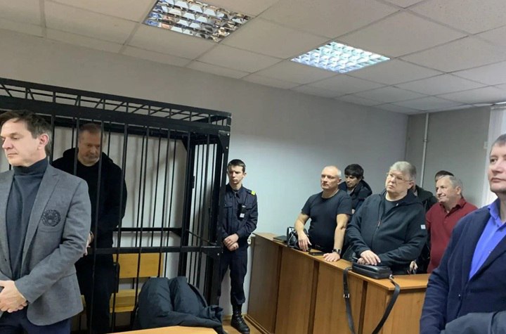 50 лет тюрьмы на пятерых: в Волгограде вынесли приговор экс-депутатам и их сообщникам за мошенничество с ОСАГО на 80 млн рублей