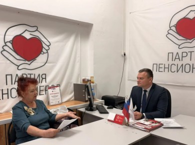 В Советском районе Волгограда состоялся очередной прием граждан руководителем фракции Партии пенсионеров в областной Думе Евгением Кареликовым