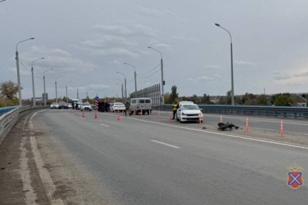 КамАЗ и Kia Rio столкнулись в Советском районе Волгограда