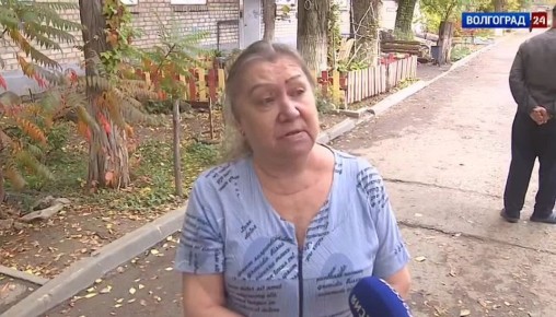 Жильцы пятиэтажки в Кировском районе Волгограда спасают квартиры от бесконечных потопов