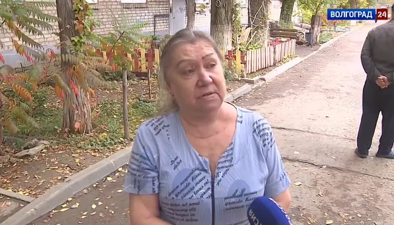 Жильцы пятиэтажки в Кировском районе Волгограда спасают квартиры от бесконечных потопов