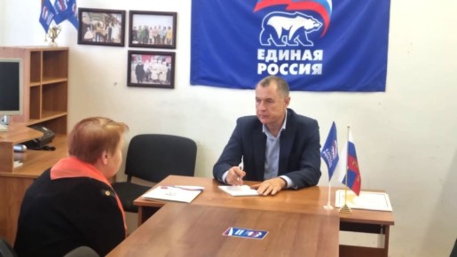 В местной общественной приёмной Партии «Единая Россия» депутат Волгоградской областной Думы Игорь Романов провел прием участников специальной военной операции и членов их семей по юридическим вопросам