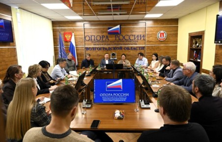 Зампред комитета по экономике Волгоградской городской Думы, руководитель реготделения «ОПОРА РОССИИ» Андрей Удахин провел встречу с предпринимателями и экспертами, посвященную актуальным проблемам бизнеса