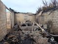 сгоревших машины задень. 26 октября в поселке Котлубань горел по всей площади гараж с автомобилем «ВАЗ 2110» (фото 1,2); 26 октября в городе Петров Вал горел по всей площади автомобиль «Лада Приора» (фото 3,4)