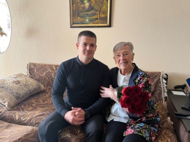 25 октября свой 100-летний юбилей отметила жительница Краснооктябрьского района Волгограда, труженица тыла Нина Васильевна Глазкова