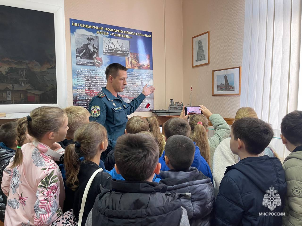 Знакомство с героями в форме: экскурсия в пожарную часть Знакомство с героями в форме: экскурсия в пожарную часть