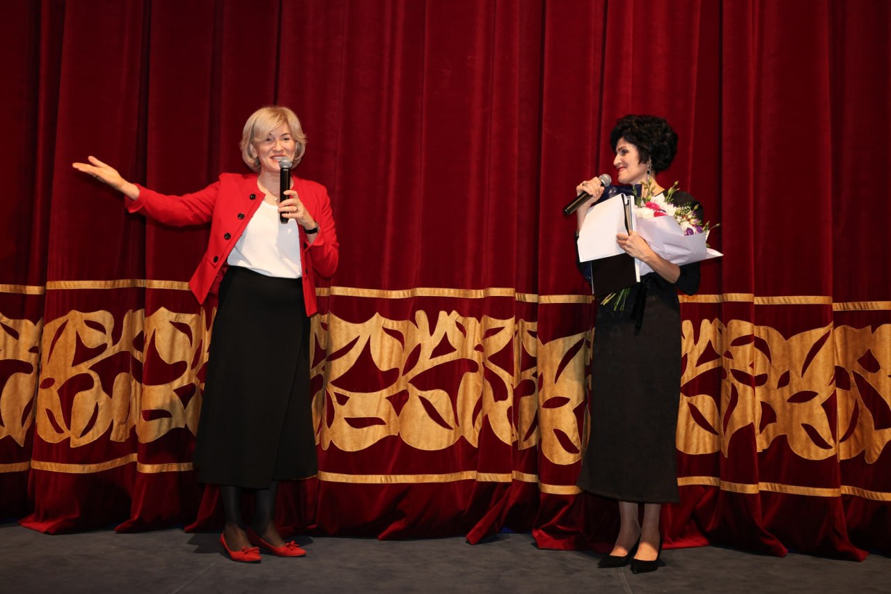 В Камышинском драматическом театре состоялась премьера спектакля «Дело» Александра Васильевича Сухово-Кобылина В Камышинском драматическом театре состоялась премьера спектакля «Дело» Александра Васильевича Сухово-Кобылина