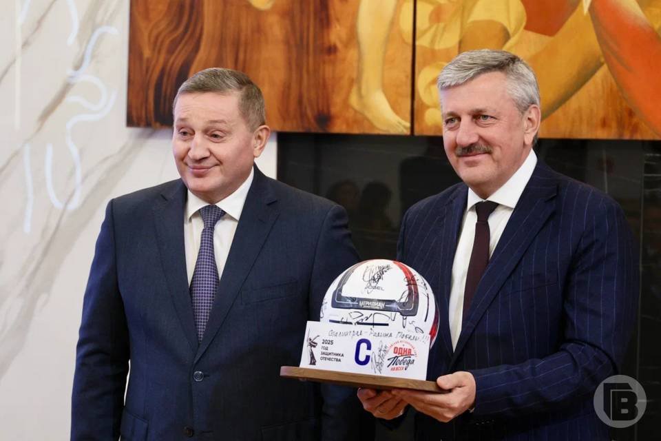 Бочаров пообщался с волгоградской молодежью в обновленном ТЮЗе Бочаров пообщался с волгоградской молодежью в обновленном ТЮЗе