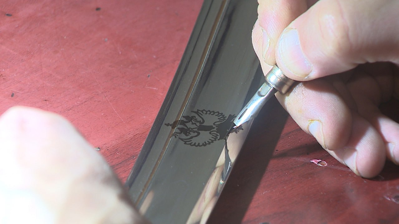 Процесс изготовления исторического оружия показали на Волгоградской казачьей фабрике Процесс изготовления исторического оружия показали на Волгоградской казачьей фабрике