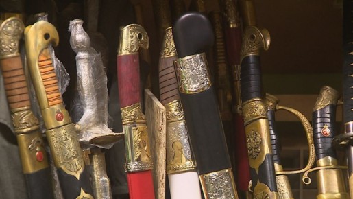 Процесс изготовления исторического оружия показали на Волгоградской казачьей фабрике