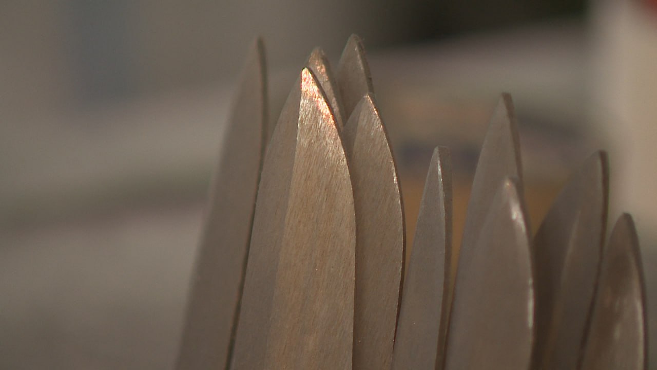 Процесс изготовления исторического оружия показали на Волгоградской казачьей фабрике Процесс изготовления исторического оружия показали на Волгоградской казачьей фабрике