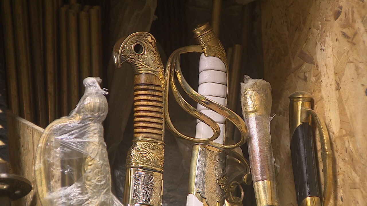 Процесс изготовления исторического оружия показали на Волгоградской казачьей фабрике Процесс изготовления исторического оружия показали на Волгоградской казачьей фабрике