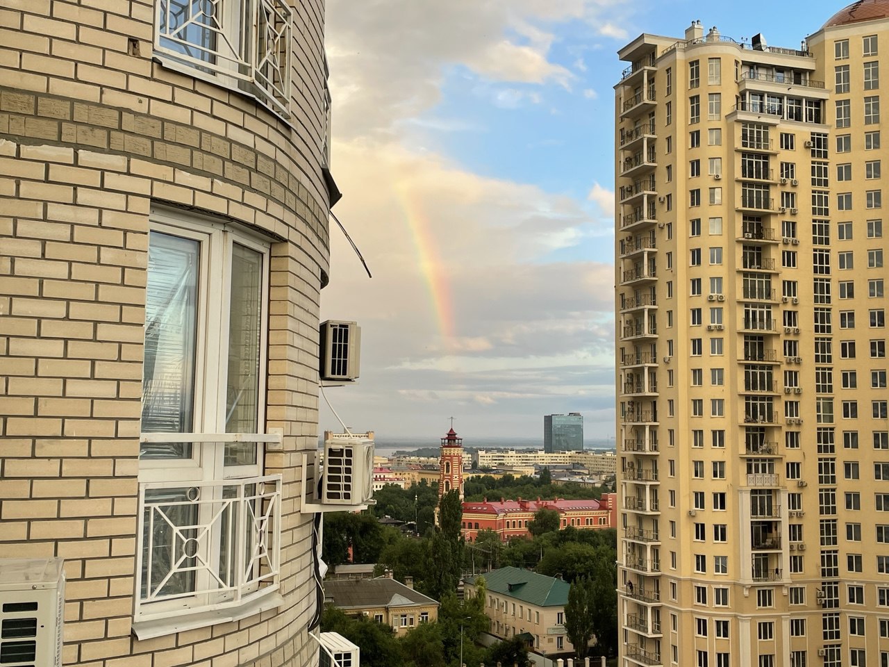 В Волгограде собственника квартиры через суд заставили убрать с фасада блок от кондиционера