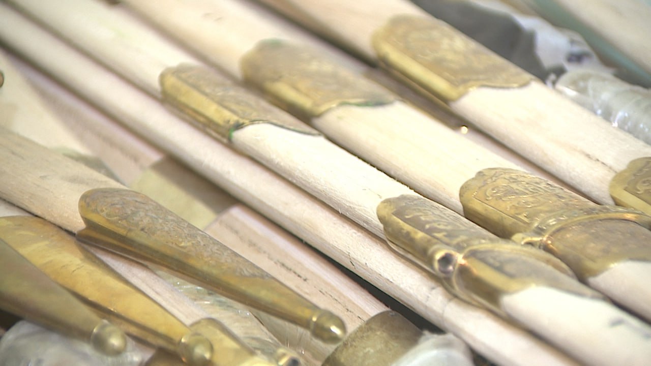 Процесс изготовления исторического оружия показали на Волгоградской казачьей фабрике Процесс изготовления исторического оружия показали на Волгоградской казачьей фабрике