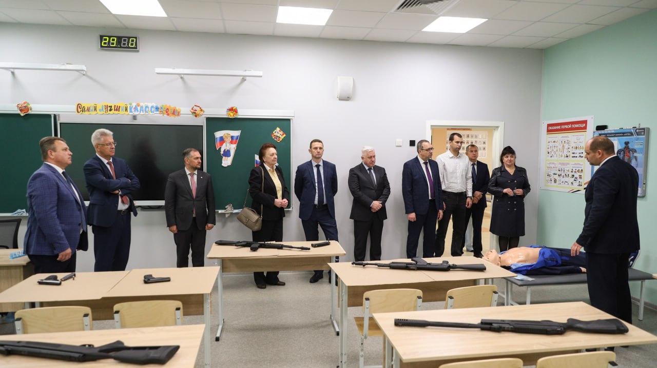 Средняя школа №121, расположенная на ул. Академика Бардина, распахнула свои двери для учащихся 1 сентября – ее появление позволило существенно повысить доступность образования для детей поселка ГЭС Средняя школа №121, расположенная на ул. Академика Бардина, распахнула свои двери для учащихся 1 сентября – ее появление позволило существенно повысить доступность образования для детей поселка ГЭС