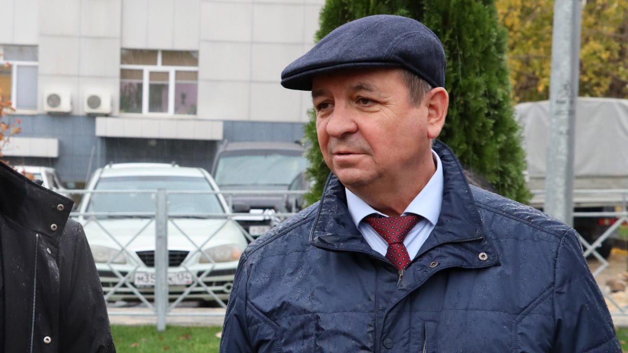 На завершающей стадии находится благоустройство сквера около здания ЗАГС в Советском районе Волгограда На завершающей стадии находится благоустройство сквера около здания ЗАГС в Советском районе Волгограда