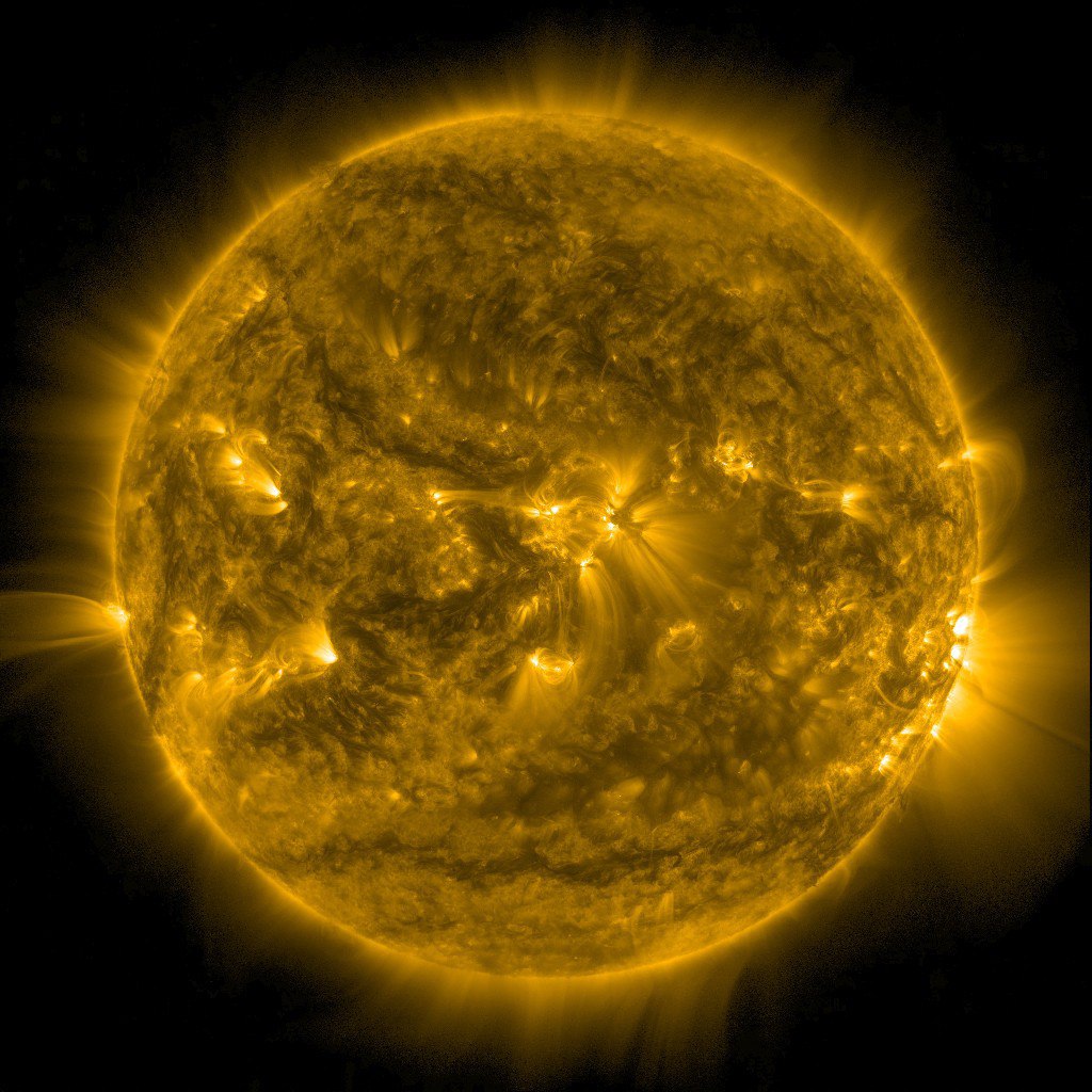Слабые магнитные бури могут настигнуть сегодня Землю