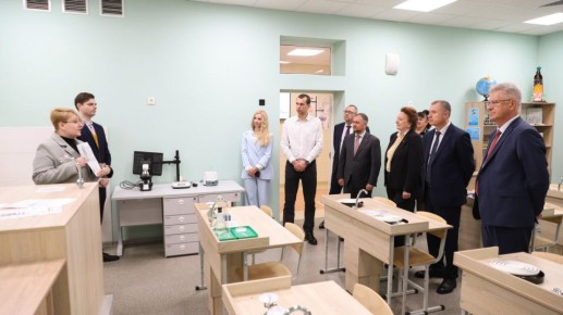 Средняя школа №121, расположенная на ул. Академика Бардина, распахнула свои двери для учащихся 1 сентября – ее появление позволило существенно повысить доступность образования для детей поселка ГЭС